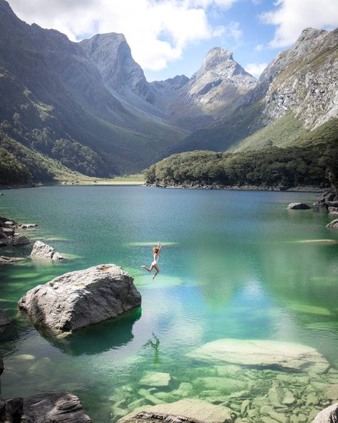 Hiking New Zealand, Travel Photography Nature, New Zealand South Island, Hiking Photography, Couple Travel, Nature Hikes, Photography Beach, New Zealand Travel, South Island