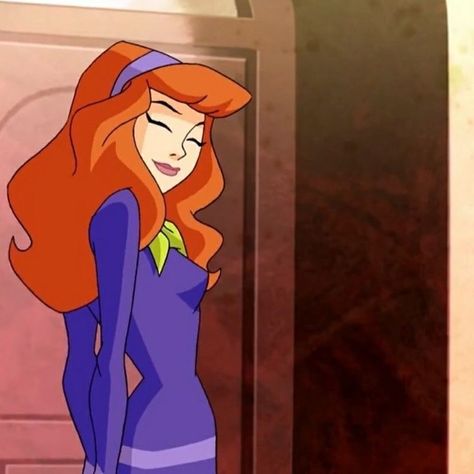 Daphne And Fred, Pinterest Flowers, Red Hair Cartoon, Daphne From Scooby Doo, Scooby Doo Mystery Inc, Scooby Doo Images, Scooby Doo Mystery Incorporated, Daphne And Velma, Daphne Blake