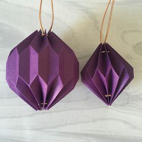 Pretty Party Decorations, Origami Lantern, Origami Christmas Ornament, Origami Templates, Origami Ornaments, Origami Lamp, Origami Ball, Geometric Construction, Origami Patterns