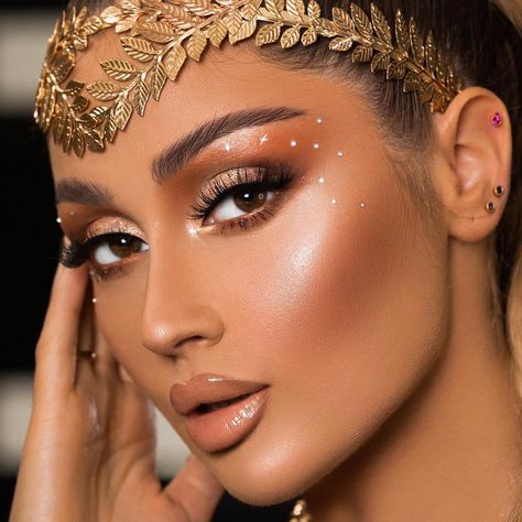 Greek Goddess Makeup Look, Gold Goddess Makeup, Aphrodite Makeup, Greek Goddess Makeup, Goddess Makeup Look, Greek Makeup, Greek Goddess Hairstyles, Goddess Party, Fairy Costume Diy