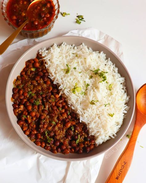 Black chickpeas/ Kala chana Black Chana Recipe, Healthy Legumes, Chickpeas And Rice, Vegetarian Rice Dishes, Chana Recipe, Black Chickpeas, Salad Inspiration, Homemade Curry, Tasty Food Recipes