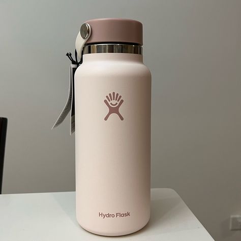 Whole Food Limited Edition Juneberry Color 32oz Brand New Cute Hydro Flask Colors, Hydroflask Juneberry, Hydroflask Brown, Juneberry Hydro Flask, Cute Hydroflask, Water Bottle Aesthetic, Nurse Water Bottle, Hydro Flask Water Bottle, Trendy Water Bottles