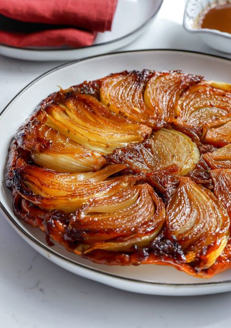 Onion Tarte Tatin, Smoked Salmon Potato, Onion Tarte, Salmon Capers, Tarte Tatin Recipe, Dill Salmon, Potato Pizza, Onion Tart, Salmon Potato