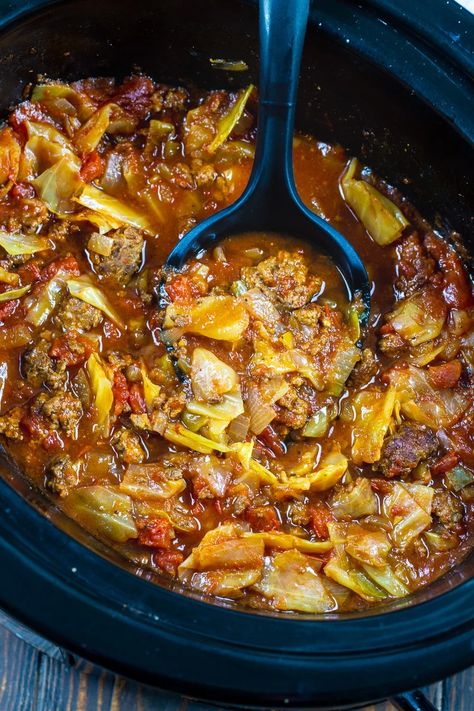 Slow Cooker Spicy Cabbage Beef Soup - an easy low carb soup. Cabbage Beef Soup, Slow Cooker Cabbage, Cabbage Beef, Spicy Cabbage, Soup Recipes Slow Cooker, Low Carb Soup, Beef Soup, Crock Pot Soup, Cabbage Soup