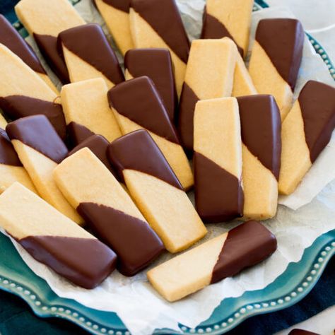 Shortbread Cookies Recipe - Cooking Classy Shortbread Bites, Cornflake Cookies, Shortbread Cookies Easy, Short Bread, Classic Cookies Recipes, Bread Cookies, Buttery Shortbread Cookies, Shortbread Cookie Recipe, Cookie Spread