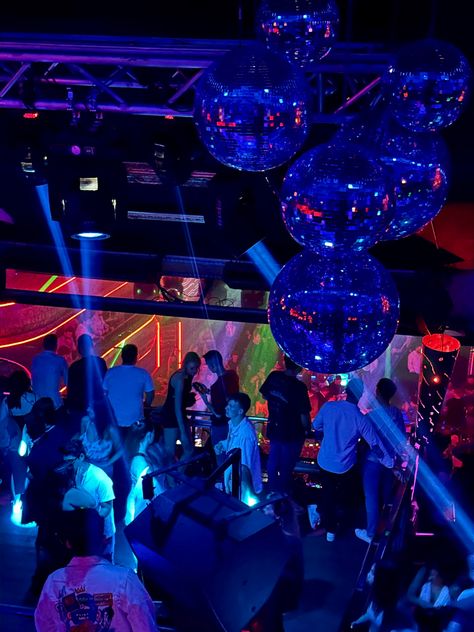 #spain #madrid #club #discoparty Madrid Spain Clubs, Madrid Night Clubs, Spain Party Aesthetic, Madrid Clubbing, Spain Clubbing, Madrid Life, Spain Party, Madrid Nightlife, Club Madrid