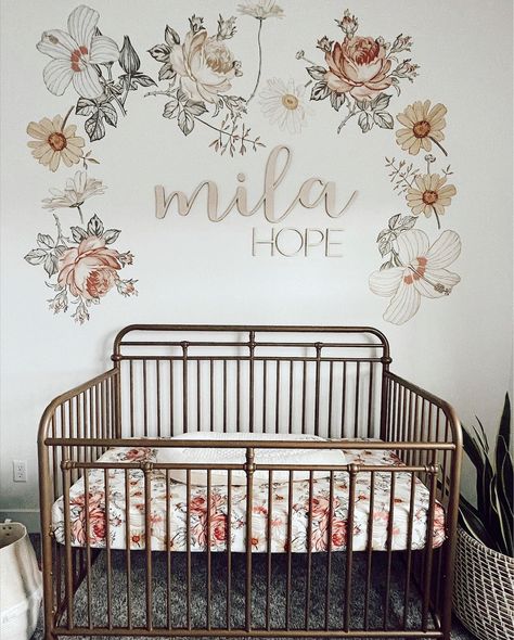 Nursery Flower Decals, Minimal Floral Nursery, Floral Wall Decals Nursery, Flower Baby Girl Nursery, Neutral Wildflower Nursery, Flower Accent Wall Nursery, Vintage Floral Nursery Ideas, Nursery Wildflower Theme, Baby Girl Nursery Flowers