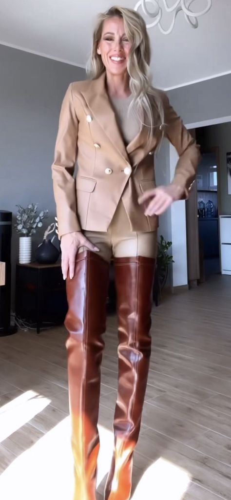 Thigh Boots Outfit, Brown Thigh High Boots, High Thigh Boots, French Lady, Womens Thigh High Boots, Leather Thigh Boots, Color Boots, Long Leather Boots, Leather Outfits Women