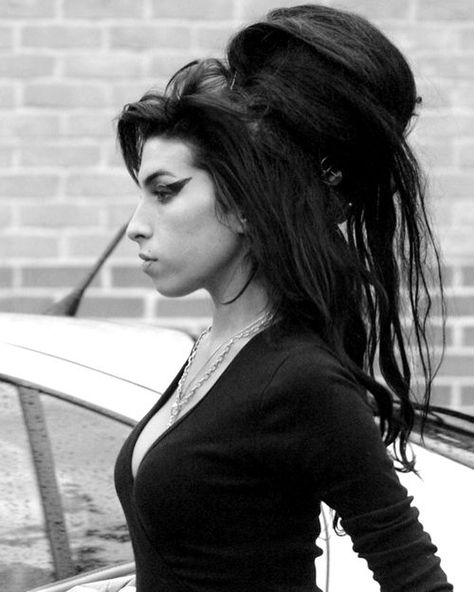 Amy Winehouse Best on Instagram: “Profile appreciation post✨ 7 years without you💖👼🏻 #amywinehouse” Amy Winehouse Style, Amy W, Amazing Amy, Rock N’roll, I'm With The Band, Amy Winehouse, Her Music, Up Girl, Beautiful People