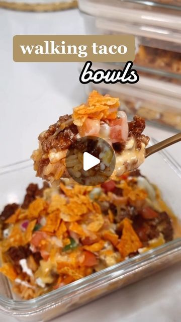 MaKayla Kim Thomas on Instagram: "Immediately yes !!!! A meal prep that never disappoints 🔥🔥 it’s even better leftover too 🤤  These were approx 330 cal, 13 fat, 24 net carb, and 30 protein 😋 a spin off my original enchilada bowl from Heat + Eat cookbook!   One of my favorite pastimes is creating macro-friendly meals that don’t LOOK (or taste) like “diet food” & this is single handedly how I was able to stay CONSISTENT and reach my goals—no “cheat meals” or binges needed when you eat like this 😇  If you don’t know what to do or where to start—get all my realistic, easy meals/workouts in ONE spot + let’s goooo💪🏼 makaylathomas . com" Mambo Number 5, Enchilada Bowl, Walking Taco, High Protein Meal Prep, Healthy High Protein Meals, Healthy Lunch Meal Prep, Dinner Meal Prep, Taco Bowls, Easy Healthy Meal Prep