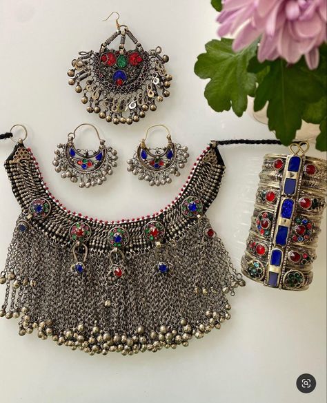 Afghan Jewelry Afghani Culture, Vintage Afghanistan, Afghani Jewelry, Afghan Jewellery, Pakistani Wear, Afghani Dresses, Oxidized Jewellery, Afghani Clothes, Afghan Girl