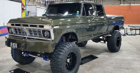 1975 Ford F-350 Crew Cab Custom Dually 4x4 | Ford Daily Trucks Classic 4x4 Trucks, Ford Work Trucks, 1979 Ford F150, Custom Ford Trucks, Ford Crew Cab, Best Pickup Truck, 1979 Ford Truck, Big Ford Trucks, Chevrolet Pickup