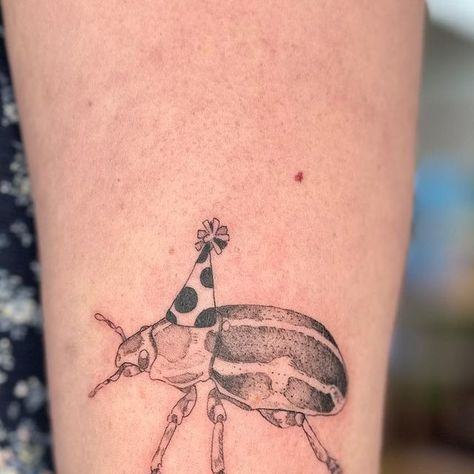 Cartoon Bug Tattoo, Bug Back Tattoo, Pill Bug Drawing, Bugs Tattoo Insects, Armadillo Tattoo Simple, Weevil Tattoo, Cute Bug Tattoo, Catapillar Tattoos, Insect Tattoo Ideas