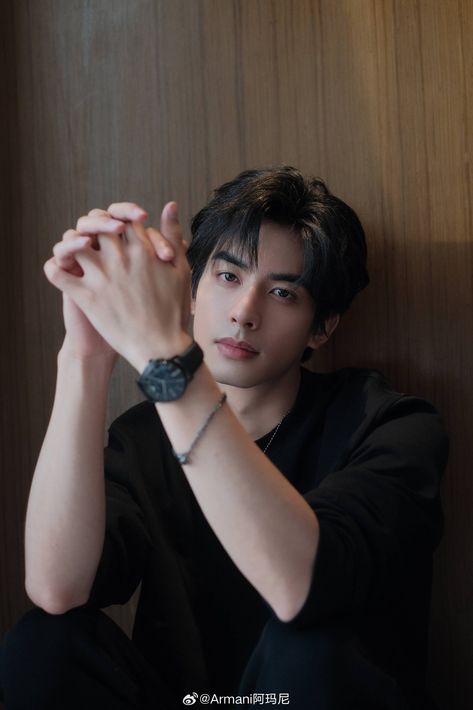 Song Weilong, Yandere Girl, Song Wei Long, Bff Photoshoot Poses, Handsome Asian Men, Hot Asian Men, Dark Anime Guys, Chinese Boy, Cute Actors