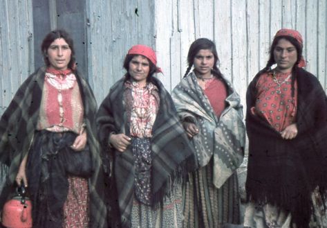 Roma or Gypsies – Why 2 names and where do they come from? – Folkdance Footnotes Armenian Language, Roma People, Indian People, Indian Language, Byzantine Empire, European Culture, 11th Century, Wroclaw, Old Photos