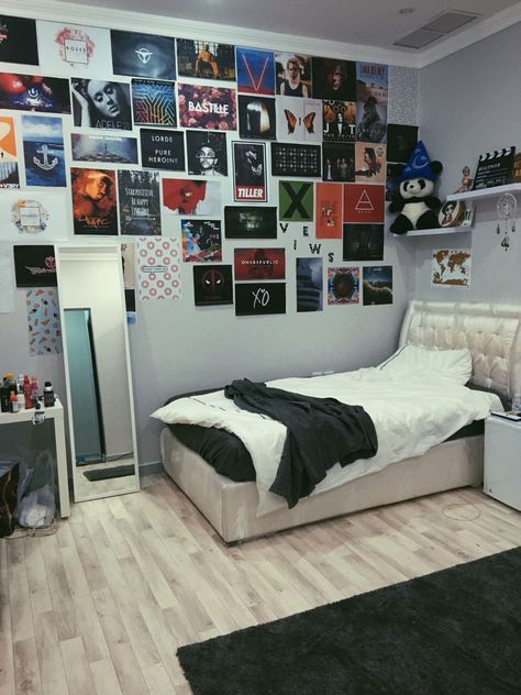 Room Ideas Aesthetic Grunge, Guy Dorm Rooms, Dorm Room Decor Ideas, Tumblr Room Decor, Hippy Room, Tumblr Rooms, Room Details, Mens Bedroom, Bedroom Setup