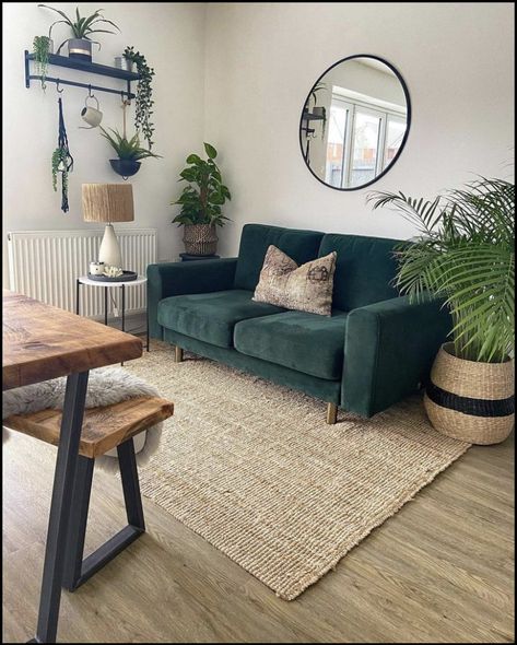 Green Sofa Industrial Living Room, Evergreen Sofa Living Room, Green Living Room Color Scheme Sofas, Green Couch Small Living Room, Dark Green Sofa Decor, Dark Green Velvet Sofa Living Room, Hunter Green Couch Living Room Ideas, Small Living Room Ideas Green, Velvet Green Couch Living Room