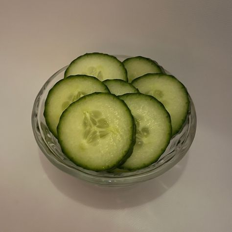 Wl Food, Meals Aesthetic, Cucumber Snacks, Easy Snack Ideas, Food Calories List, Health Meals, Light Food, Refreshing Snacks, Mini Cucumbers