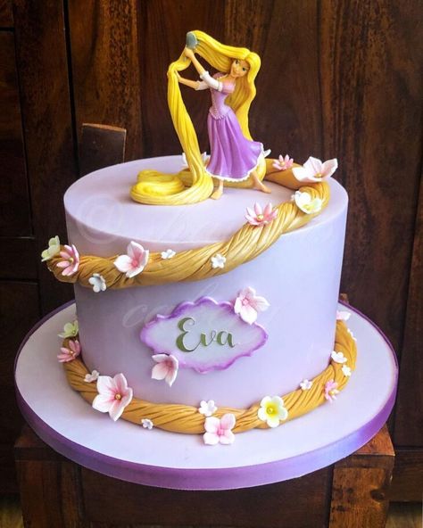 Bolo da Rapunzel: 90 ideias dignas de toda a beleza dessa princesa Helen Fisher, Rapunzel Birthday Cake, Tangled Cake, Bolo Hot Wheels, Bolo Rapunzel, Rapunzel Cake, Purple Cakes Birthday, Rapunzel Birthday Party, 6th Birthday Cakes