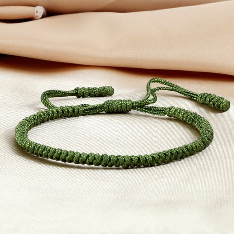 Military Men Bracelet ArmyGreen Military Bracelet, Jewelry Couple, Military Accessories, Buddhist Jewellery, Bracelets Men, Tibetan Bracelet, Friend Jewelry, Best Friend Jewelry, Men Bracelet