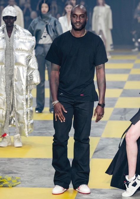 Virgil Abloh Is Skipping Off-White’s Spring 2020 Show Virgil Abloh Style, Off White Virgil Abloh, Streetwear For Men, Mens Fashion Streetwear, Fashion Design Sketches, Black Men Fashion, Streetwear Men Outfits, Virgil Abloh, Mens Streetwear