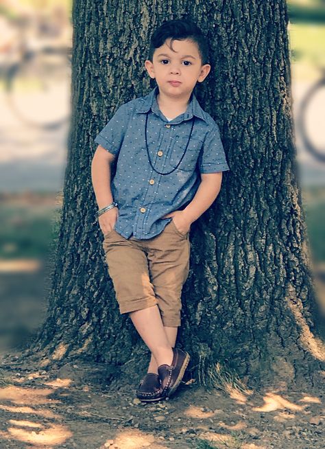 5 Year Boy Photo Shoot Ideas, 7th Birthday Photoshoot Ideas Kids Boys, Boys Outdoor Photoshoot, Kid Poses For Photoshoot, Poses For Kids Photoshoot, Toddler Boy Photo Shoot Ideas, Little Boy Photoshoot, Boy Birthday Photoshoot, Boys Photography Poses