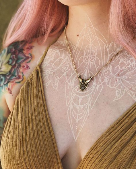 Tattoos Mandala, White Ink Tattoo, Chest Tattoos, Tattoos Geometric, Tattoos Skull, Arrow Tattoos, Instagram White, Small Tattoo Designs, White Tattoo