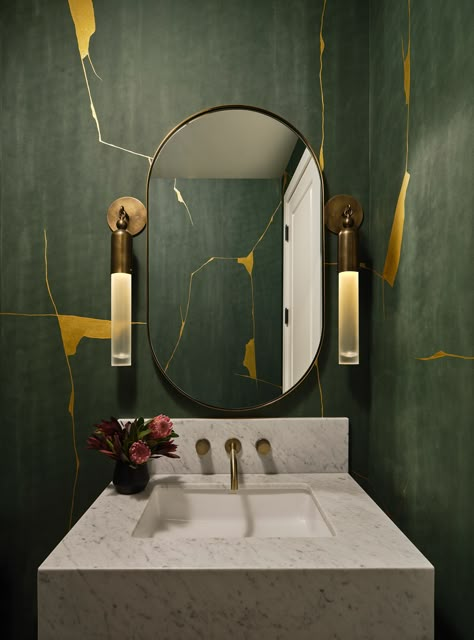 Modern Powder Room Ideas, Dramatic Powder Room, Powder Bath Wallpaper, Powder Room Modern, Small Powder Room Wallpaper, Mansion Apartment, Moody Powder Room, Powder Bathroom Ideas, Luxury Powder Room