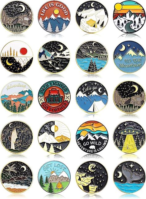 Pin Badges Aesthetic, Vintage Enamel Pins, Aesthetic Badges, Souvenir Aesthetic, Pin Badge Design, Cool Badges, Backpacks Aesthetic, Pines Aesthetic, Pins For Backpacks