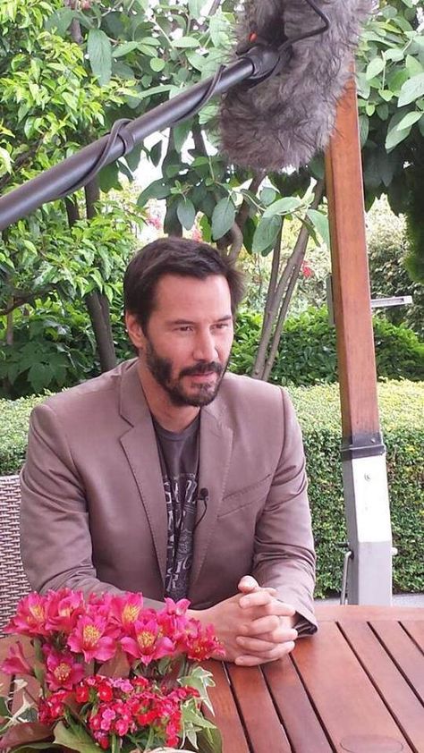 John Wick Hd, Handsome Warrior, Keanu Reeves House, Keanu Reeves Pictures, Keanu Reeves Movies, 47 Ronin, Keanu Reeves Life, Keanu Reeves John Wick, Little Buddha