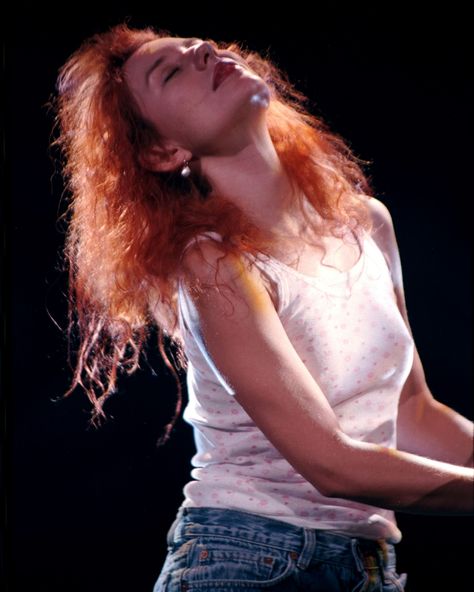 Tori Amos 1992 Nirvana Songs, Beatiful People, Pj Harvey, Tori Amos, Women Of Rock, Smells Like Teen Spirit, Music Pics, Pink Tour, Women In Music