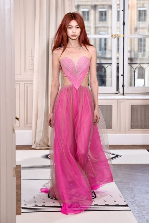 HoYeon Jung at the Schiaparelli Show During Paris Fashion Week in 2019 Hoyeon Jung, Collection Couture, Paris Couture, Fashion Week 2018, Couture Wedding Gowns, Pink Gowns, Fashion Marketing, Couture Week, Couture Collection