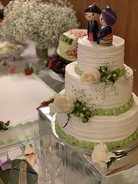 Hmong Wedding Cake, Hmong Wedding Decorations, Hmong Wedding, Hmong Culture, Hmong Food, Hmong Design, Wedding Backyard, Wedding Background Decoration, Cupcake Decorations