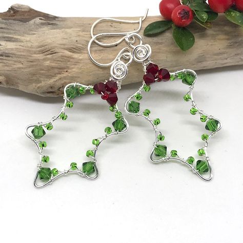 Berry Earrings, Festive Earrings, Wrapping Techniques, Beads Christmas, Wire Wrapping Techniques, Leaf Beads, Craft House, Holly Leaf, Beading Projects