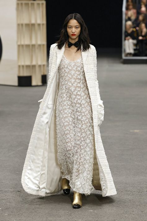 Every Look Chanel Spring/Summer 2023 Haute Couture Collection Chanel Haute Couture 2024, Chanel Summer Outfits, Chanel Coats, Chanel Bridal, Chanel Wedding Dress, 31 Rue Cambon, Haute Couture Outfits, Chanel Dresses, Chanel Spring Summer