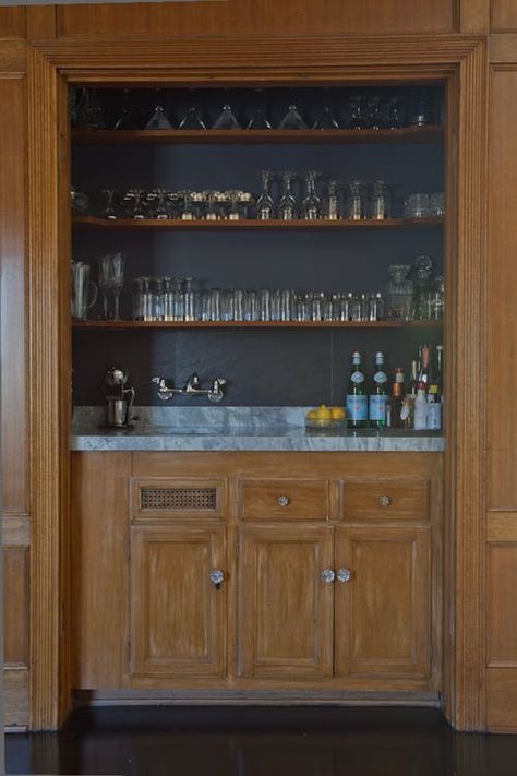 Stylish Bar Closets - Closet Bar Design Ideas | Apartment Therapy Closet Bar Ideas, Ideas De Mini Bar, Mini Bar Kitchen, Home Mini Bar, Kitchen Designs Ideas, Functional Kitchen Design, Bookcase Bar, Replacing Kitchen Countertops, Home Wet Bar