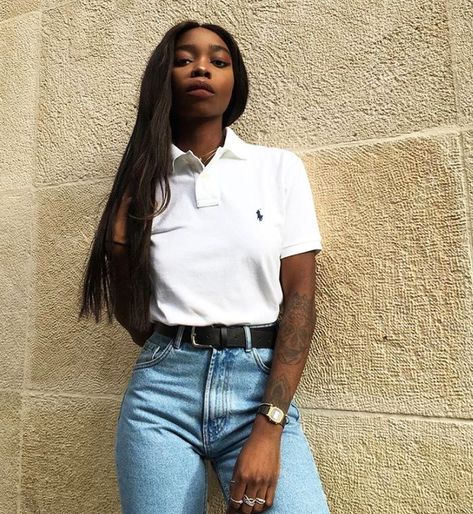 Excuse Us While We Just Copy These Hip French Girls and Their Spring Outfits Polo Outfits For Women, Polo Shirt Outfit Women's, Polo Shirt Girl, Stile Preppy, Polo Shirt Outfits, Polo Outfit, Types Of T Shirts, Looks Party, Polo T Shirt