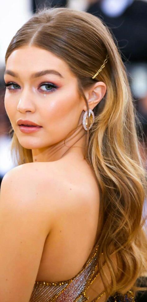 Matriekafskeid Rokke, Prom Shoot, Gigi Hadid Hair, Ball Hair, Hair Tuck, Bridesmaid Hair Makeup, Haircut Long, Ball Hairstyles, Slicked Back Hair