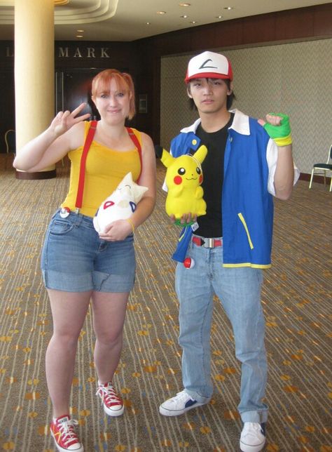 Diy Pokemon Trainer Costume, Ash Catchem Costume, Pokemon Costumes Women, Pokemon Outfits Ideas, Easy Diy Cosplay, Pokemon Costumes Kids, Ash From Pokemon, Ash Pokemon Costume, Pokemon Costumes Diy