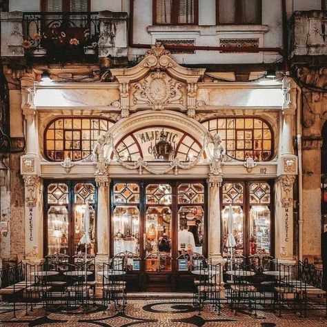 21 Best Coffee Shops In The World: Must Visit Famous Cafes | Journo Travel Journal Historic Coffee Shop, Famous Coffee Shops, Most Beautiful Cafes In The World, Unique Coffee Shops, Coffee Site, Coffee Shop Vibes, Coffee Around The World, Starbucks Design, Top Cafe