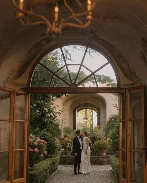 Gaby Bolívar Mexico City Wedding Photographer (@gabybolivarweddings) • Instagram photos and videos City Wedding Aesthetic, Mexico City Wedding, Italy Elopement, Florence Wedding, Aesthetic Film, Dreamy Aesthetic, Florence Tuscany, 2025 Wedding, Italy Aesthetic