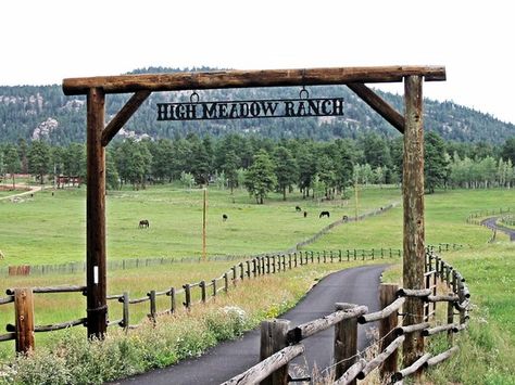 ❤️this sign                                                                                                                                                                                 More Ranch Entrance Ideas, Farm Entrance, Ranch Gates, Gate Entrance, Gate Signs, Ranch Sign, Driveway Entrance, Farm Gate, Future Farms