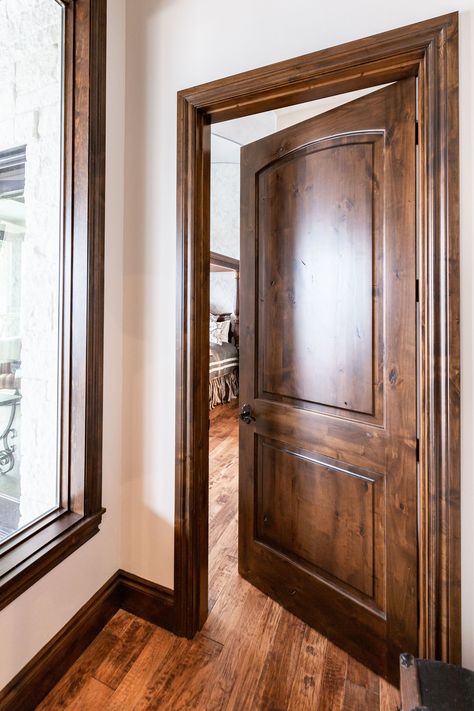 This large natural wood door is a timeless piece. And when combined with natural wood trim and natural wood flooring, it becomes a timeless masterpiece. Woodgrain Doors offers doors like this one as well as many other varieties. Check them out! Stained Interior Doors, Interior Doors Stained, Dark Wood Interior, Stained Wood Trim, Natural Wood Trim, Dark Wood Trim, Wood Baseboard, Stained Trim, Dark Doors