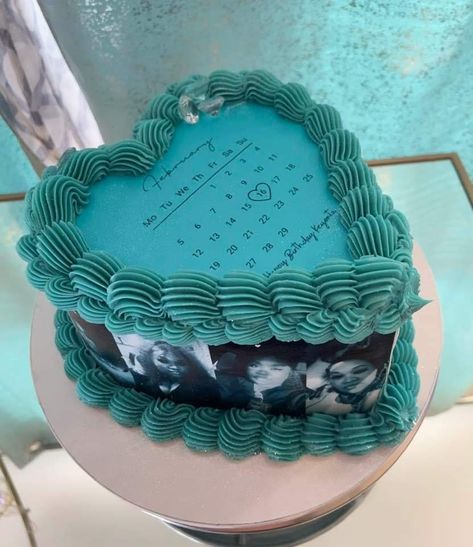 18th Birthday Cake Aquarius, Aqua Birthday Cake, Turquoise Cake Ideas, 21st Birthday Cake Aesthetic, Teal Birthday Cake, 21 Birthday Cake Ideas For Her, Calendar Cake, 24th Birthday Cake, Heart Shaped Birthday Cake