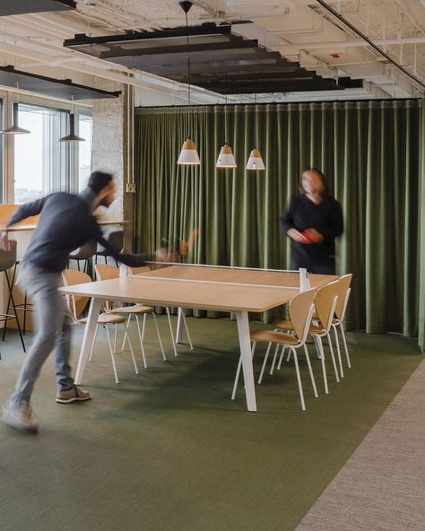 A playful office In the center of Madrid, Zooco has created a unique office space for Goodman Real Estate. The project includes movable curtains, and areas that mix leisure with work. The meeting table is paired with Globus chairs and functions also as a ping pong table. Project: @zoocoestudio Photo: @imagensubliminal Ping Pong Table In Office, Collaborative Workspace Offices, Office Games Area, Outdoor Conference Space, Office Ping Pong Table, Office Collaborative Space, Office With Meeting Space, Office Design Open Space, Office Communal Space