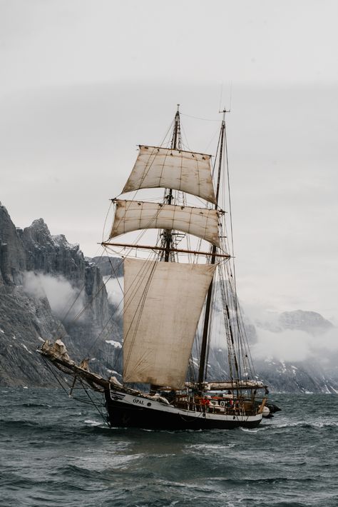 Ship In The Ocean, Nautical Aesthetic, Photojournalism Photography, Navi A Vela, Sailing Art, Old Sailing Ships, His Dark Materials, Old Boats, Sailing Vessel