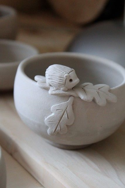 Coil Flower Pots, Pottery Decor Ideas, Pinch Pot Mugs Ideas, Sphere Ceramics Ideas, Pottery Bowls Ideas, Pinch Pot Bowl, Hand Building Pottery Ideas Beginner, Beginner Air Dry Clay Projects, Poterry Clay Ideas