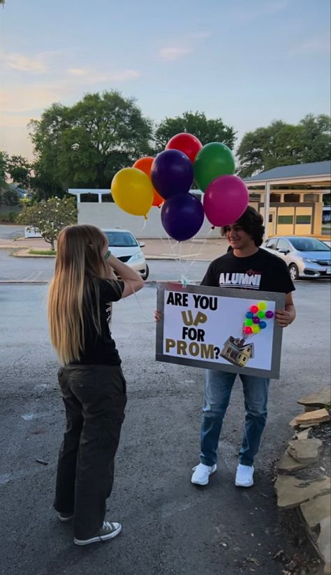 Cute And Simple Promposals, Junior Prom Proposal, Prom Proposal Ideas For Friends, Balloon Hoco Proposal, Promposal Ideas For Her To Ask Him, Asking Bf To Prom, Last Minute Promposal Ideas, Cute Prom Posters, Promposals For Girls Asking Guys