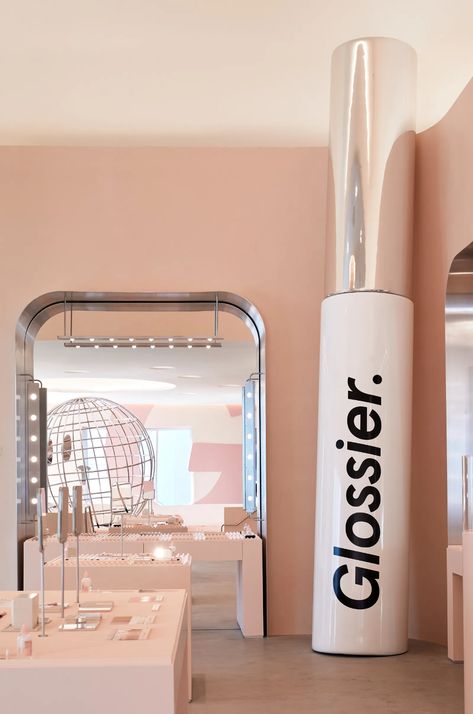 Glossier’s New Flagship on Melrose Avenue Is Peachy Pink Perfection | Architectural Digest Glossier Pop Up, Perfume Sephora, Glossier Store, Glossier Perfume, Spa Facial, Fountain Design, Design Building, Cool Mirrors, Gathering Space