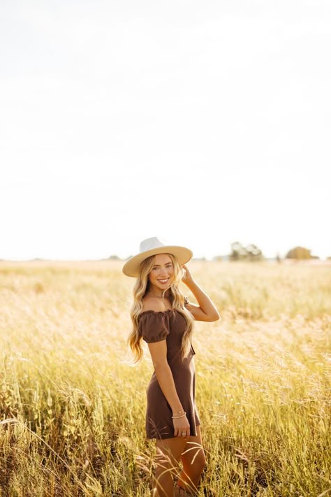 Fall Field Senior Pictures, Senior Picture Wheat Field, Brown Dress Senior Pictures, Pasture Picture Ideas, Senior Photos Open Field, Cornfield Senior Pictures, Wheat Senior Pictures, Pasture Senior Pictures, Pasture Photoshoot Ideas